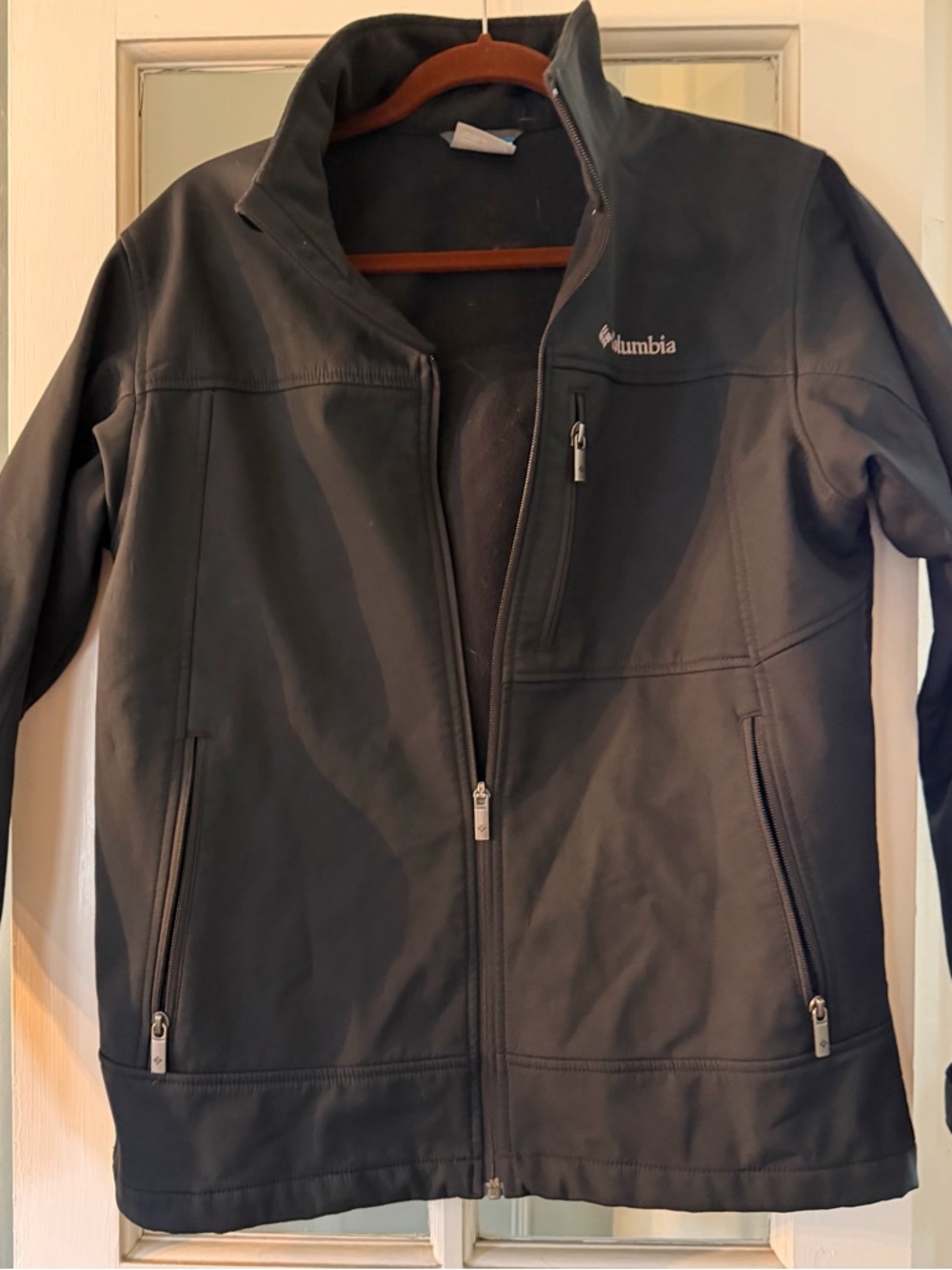 Columbia Black Men's Softshell Jacket with Zip Pockets
